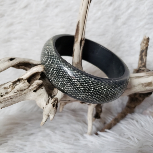 Black Silver Mesh in Clear Lucite Vintage Bangle - Picture 2 of 15